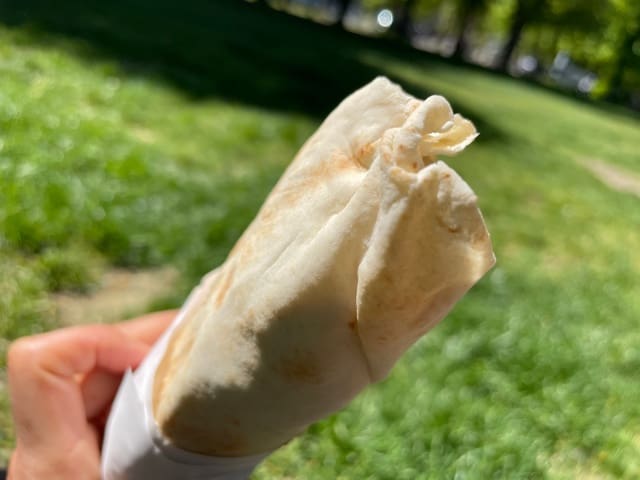 パリの美味しいファラフェルサンドイッチ