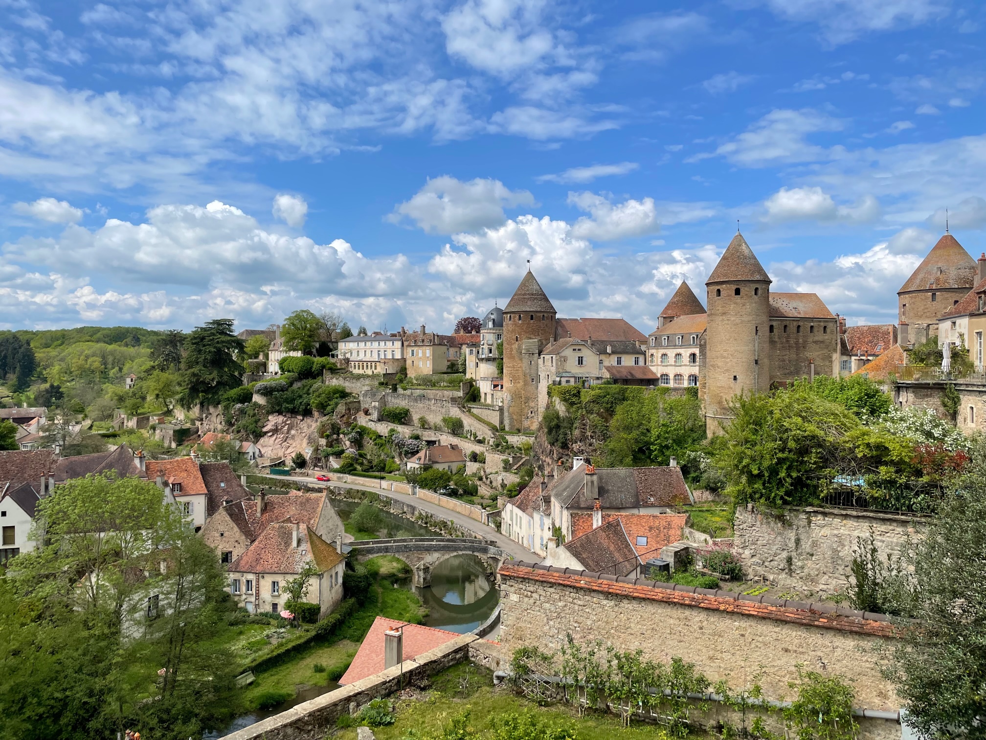 ブルゴーニュの美しい村スミュール アン オクソワ - Michi in Paris