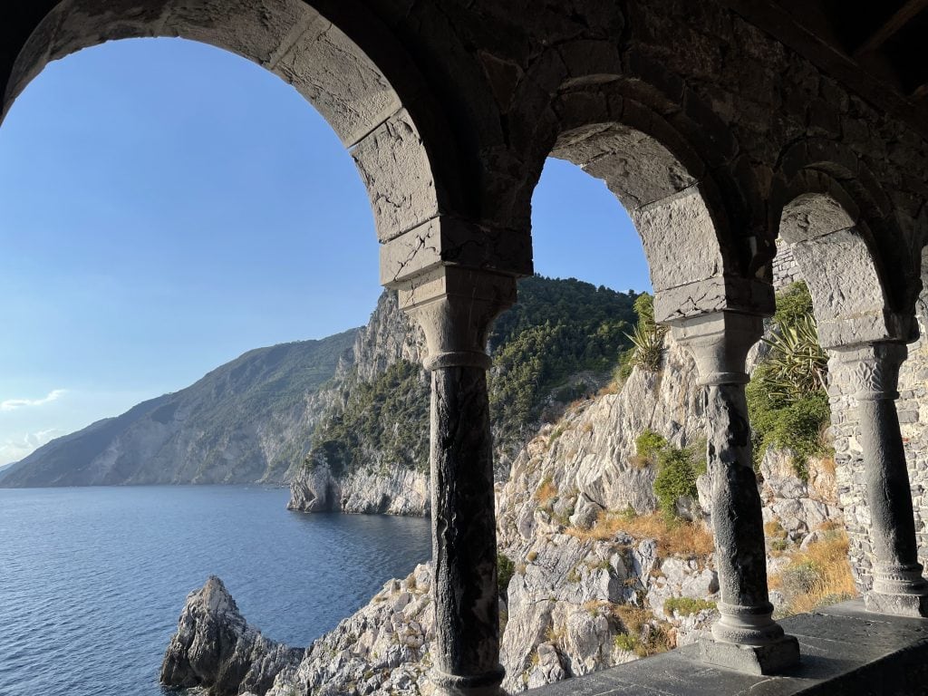 イタリア地中海沿岸の美しい世界遺産の街ポルト ヴェーネレ